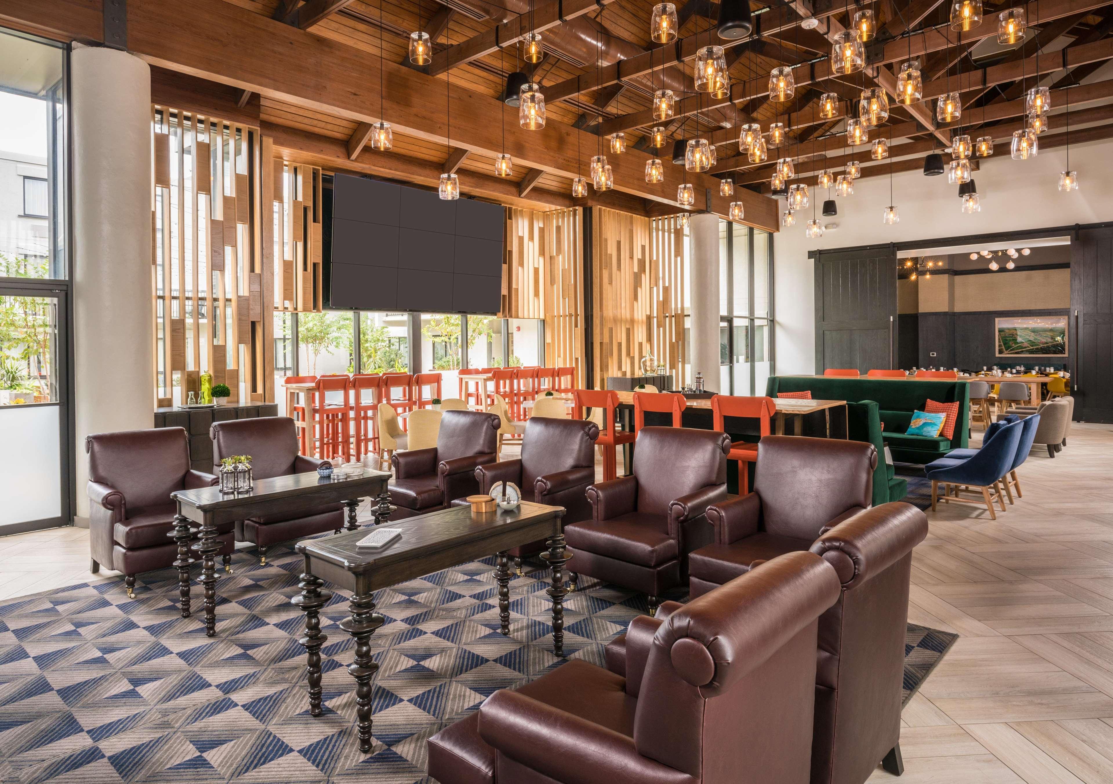 Doubletree By Hilton Гейнсвил Екстериор снимка