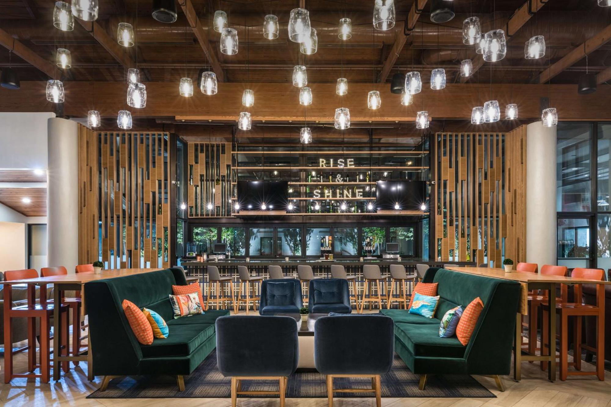 Doubletree By Hilton Гейнсвил Екстериор снимка